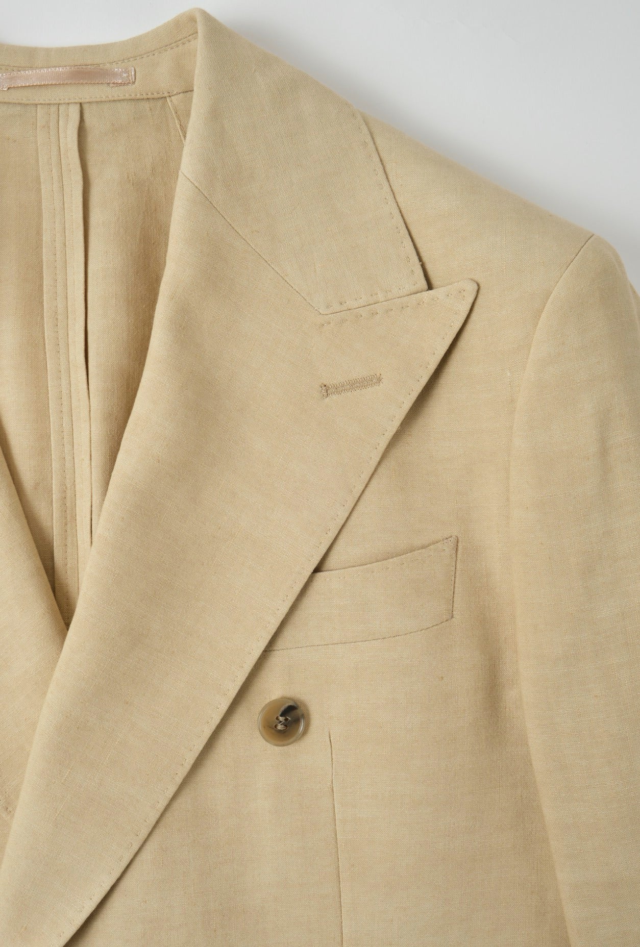 Costume croisé - Beige et pantalon blanc - Image 3