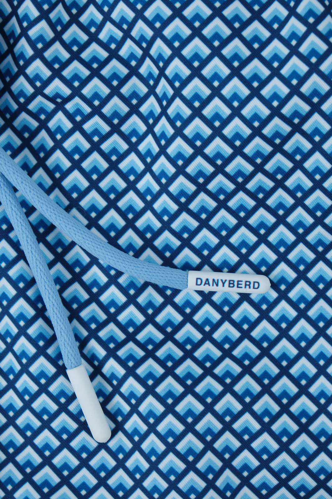 Short de bain bleu à motif triangle - Image 3