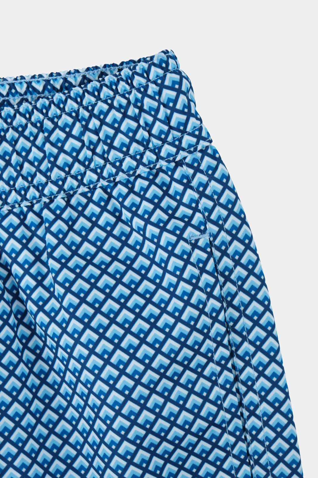Short de bain bleu à motif triangle - Image 4