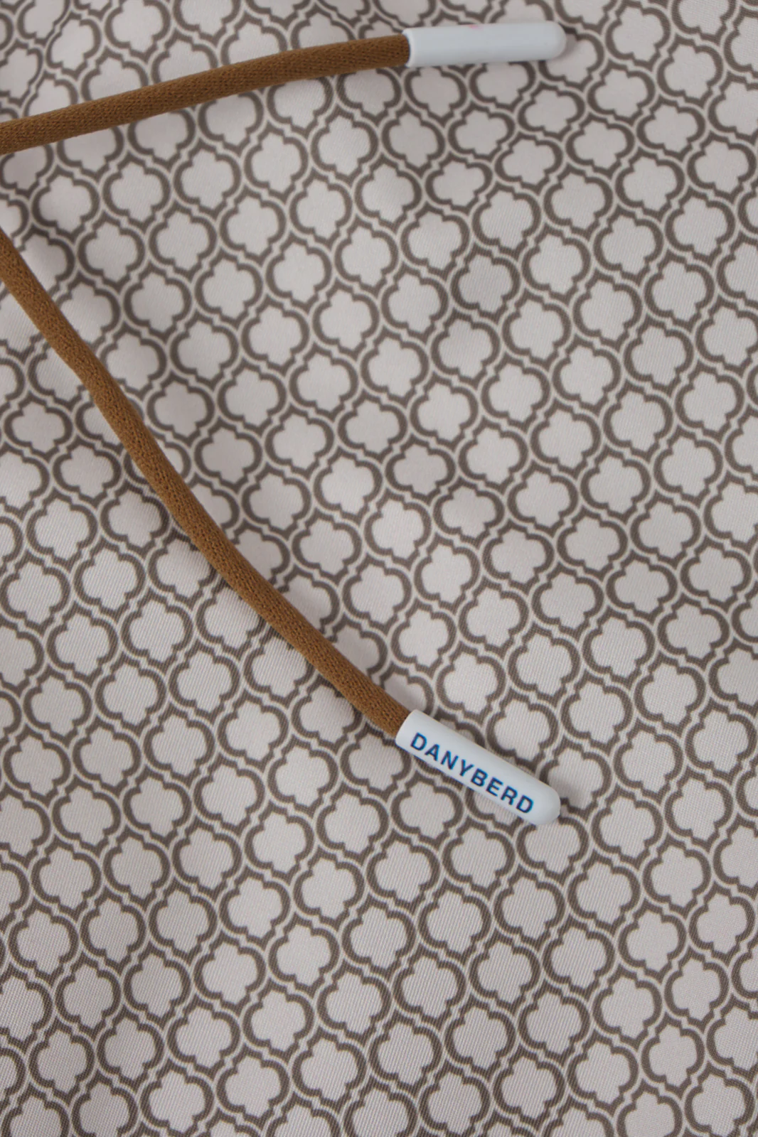 Short de bain blanc Ă motif marron - Image 3