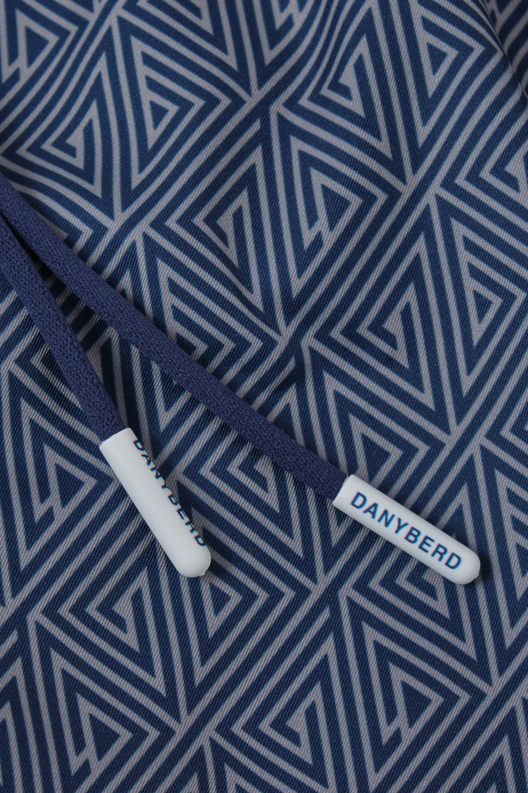 Short de bain gris à motif marine - Image 3