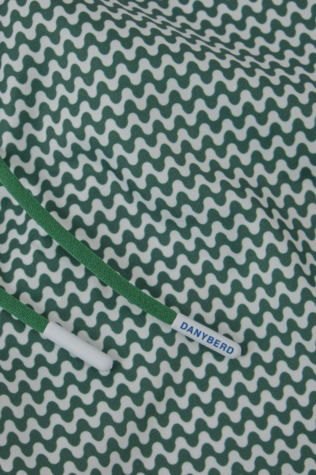 Short de bain kaki Ă motif vague - Image 3