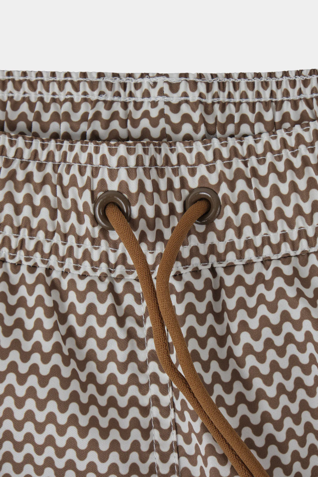 Short de bain marron Ă motif vague - Image 2