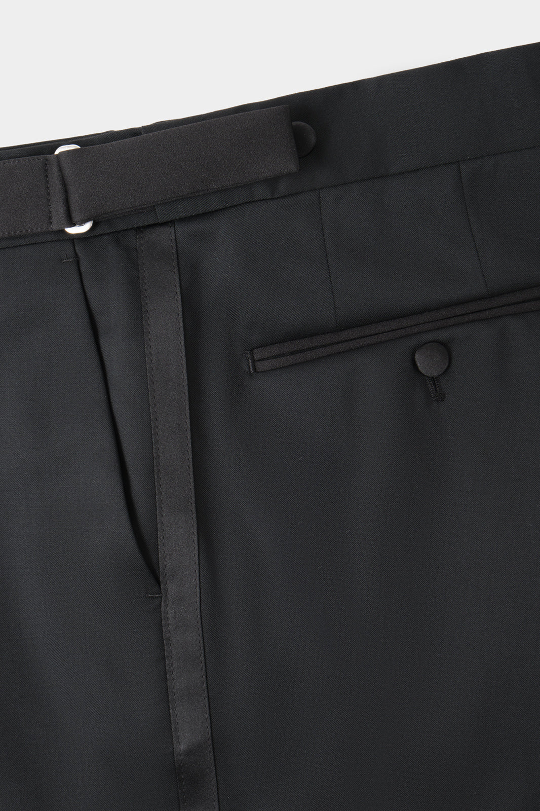 Smoking blanc et pantalon noir - Image 3