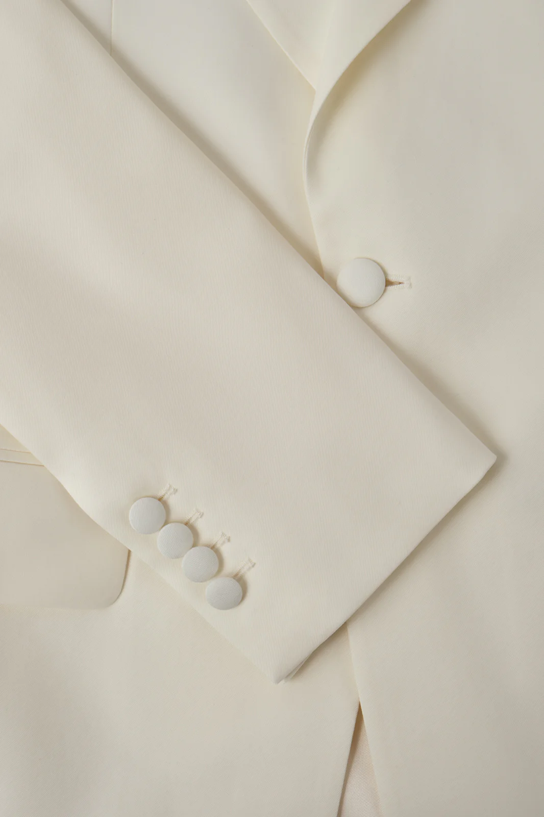 Smoking blanc et pantalon noir - Image 4
